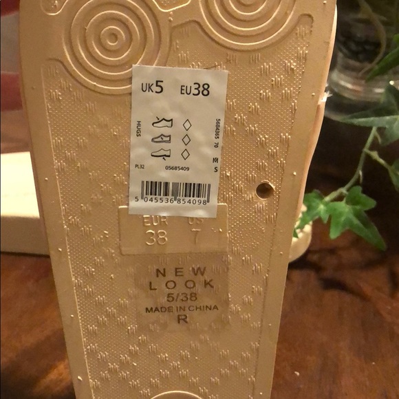 Slippers - Picture 3 of 4